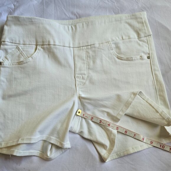 NWOT Rock n Republic "FEVER" 5  inch inseam pull on women's jean shorts - Picture 3 of 5